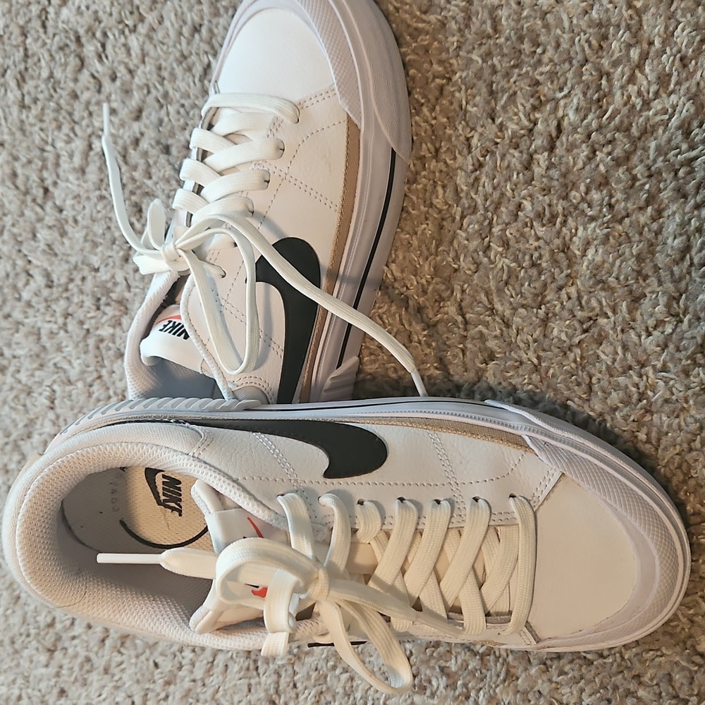 Nike White and Black Low-Top Sneakers